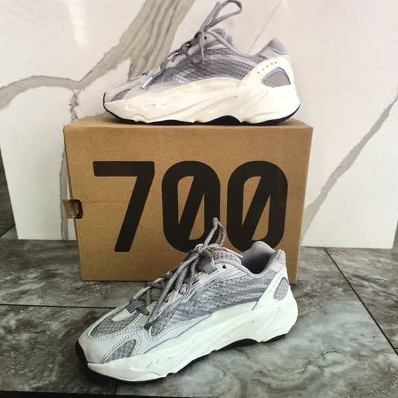 box yeezy 700